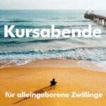 Alleingeborener Zwilling an Strand wartet und schaut ins Meer hinaus